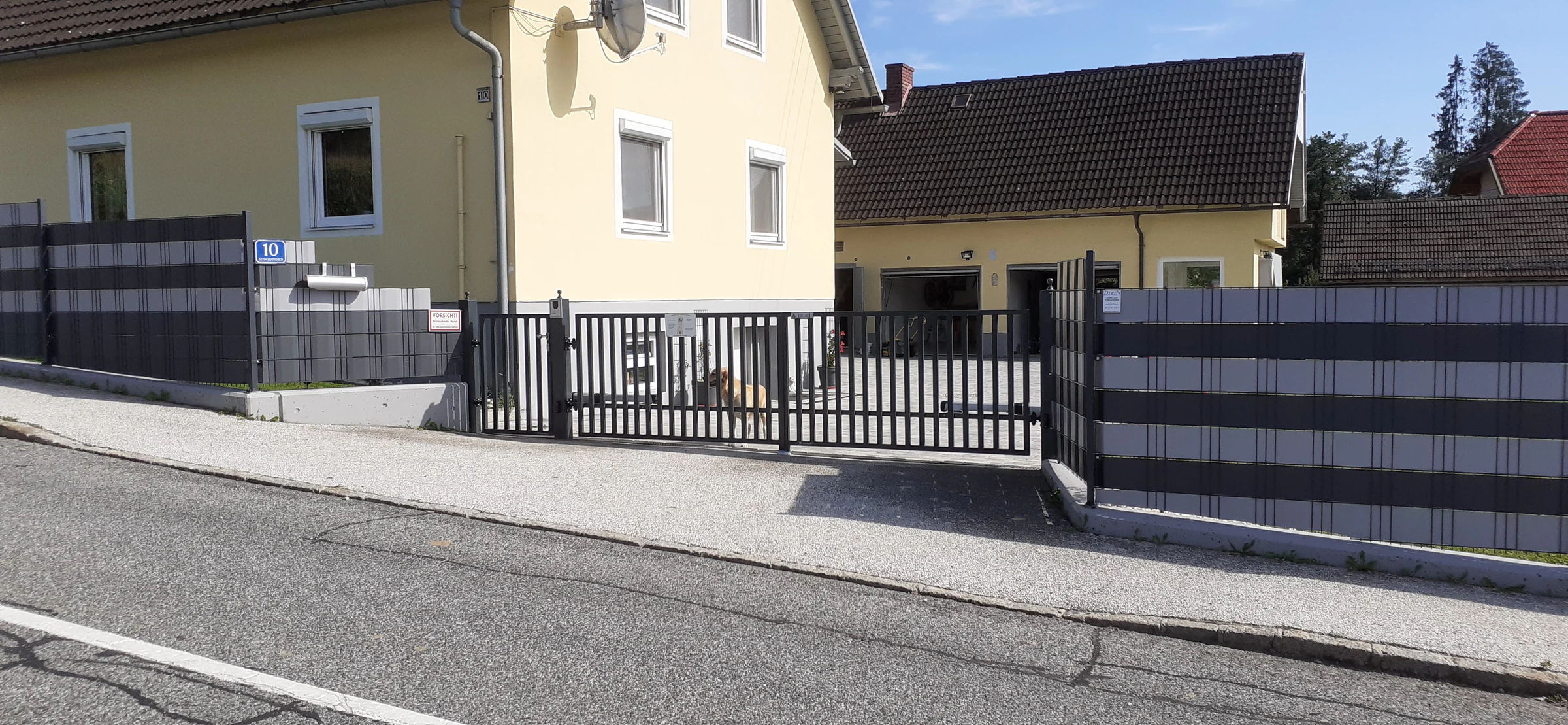 Drehtor und Gehtür in Anthrazit